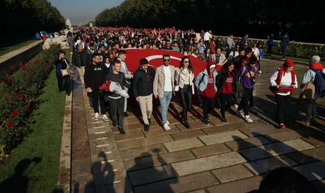 Egeli gençler Ata’nın huzurunda…