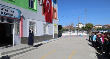 İlkokul öğrencileri, 2 yetimin bir yıllık masrafını üstlendi