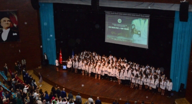 Tıp Fakültesi Öğrencileri Beyaz Önlük Giydi