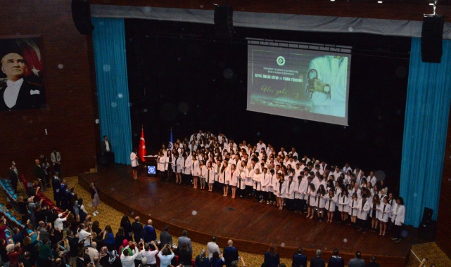 Tıp Fakültesi Öğrencileri Beyaz Önlük Giydi