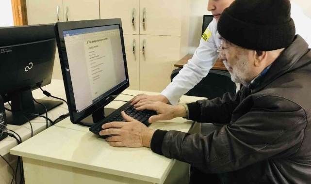 Torunlarından etkilenip bilgisayar kursuna başladı!