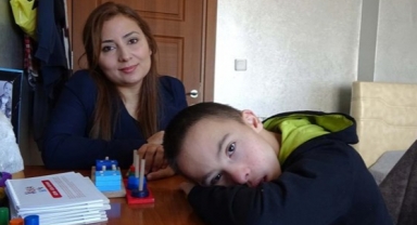 Ümmügülsüm öğretmen özel öğrencisinin hayatına ışık saçıyor