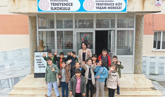 Alev öğretmenin sınıflarını yenilediği köy okulu koleji aratmıyor