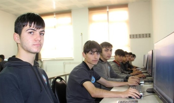 Bu okul fabrika gibi çalışıyor, geliri 4 milyon liraya ulaştı