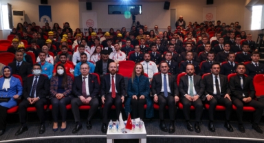 DEÜ'DE 'FETİHLERİ ANLAMAK FATİHLERI ANMAK' PANELİ