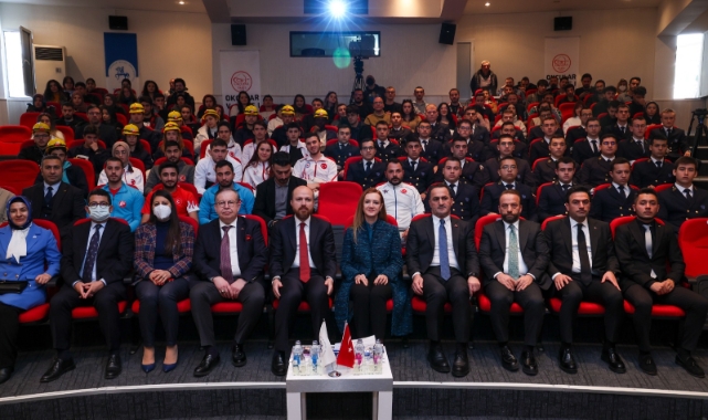 DEÜ'DE 'FETİHLERİ ANLAMAK FATİHLERI ANMAK' PANELİ