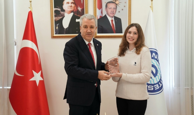 Ege Üniversitesi öğrencisi Siğnem Uçar’ın projesine birincilik ödülü