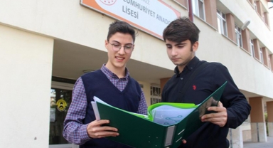 İki lise öğrencisi Türkiye'de bir ilki başardı