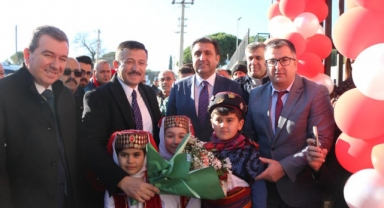 İzmir'de Eğitim Yatırımları Hız Kesmeden Devam Ediyor