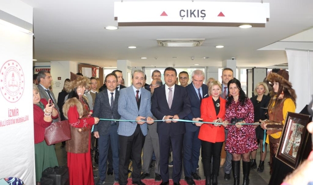İzmir İl Milli Eğitim Müdürlüğünde “Halk Eğitimi Merkezleri Karma Sergisi” Açıldı