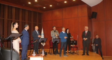 Prof. Dr. Özbek, “Bestekâr olmak isteyenler mutlaka tamburla tanışmalı”