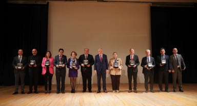 Ege Üniversitesinde 2022 yılının en iyileri ödüllendirildi