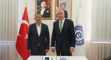 Egeli bilim insanları ‘İpekböceklerini biyoreaktör olarak kullandılar’