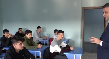 Eğitim hayatı kesintiye uğramış gençler meslek sahibi oluyor