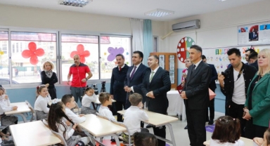 İzmirli Öğrenciler 2022-2023 Eğitim Öğretim Yılı 1. Yarıyıl Karnelerini Aldı