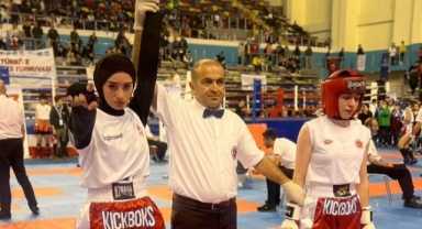 İzmirli Öğrenciler Madalyaya Doymuyor