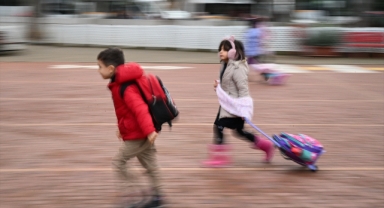 İzmir'de tatil dönüşü ders zili çaldı