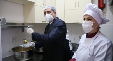 İzmir Ücretsiz Yemek Dağıtımına Hazır