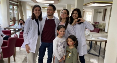 Egeli Gönüllü Diş Hekimleri depremzedelerin ağız ve diş bakımlarını yaptı