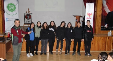 İzmirli Öğrenciler Aidiyet Bilincini Pekiştiriyor