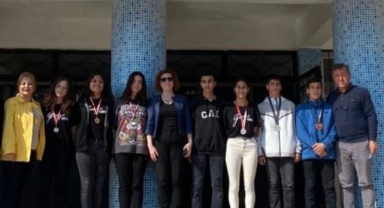 Karşıyaka Gazi Anadolu Lisesi Başarılı Sporcular Yetiştirmeye Devam Ediyor