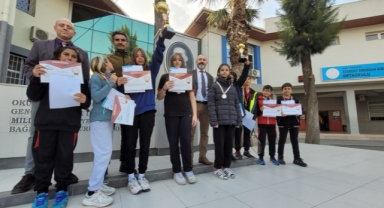 Teniste tek kamu okulu gururunu yaşadılar