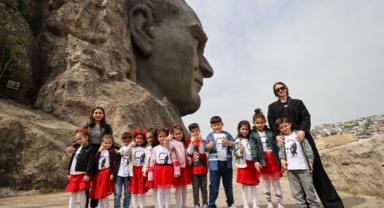 Atatürk Maskı’ndaki sergiye miniklerden ziyaret