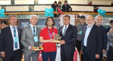 İzmir'de İmam Hatipliler Yarıştı