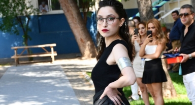 Egeli genç modacıların tasarımları “ShowVerse” temalı defile ile sergilendi