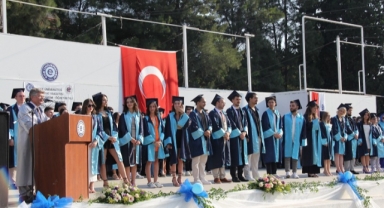 EÜ Edebiyat Fakültesinde 42’nci dönem mezunları kep attı