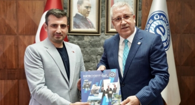 Ege Üniversitesinden Selçuk Bayraktar’a “Fahri Doktora” unvanı