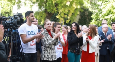 DEÜ Öğrencileri Cumhuriyet İçin Yürüdü