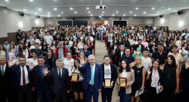 Dr. Budak, oryantasyon programlarıyla yeni Egelilere “Merhaba” diyor