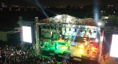 Egeli gençler Yüksek Sadakat ve The Rocktors ile coştu