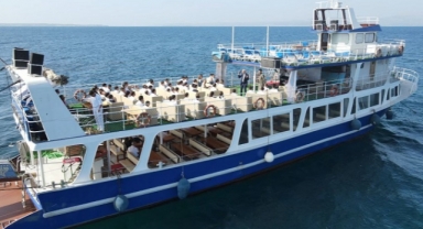 Ellerinde Kitaplarla Maviliklere Açıldılar