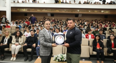 Rıza Kayaalp öğrencilerle buluştu