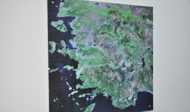 Egeli akademisyenler Santorini tehlikesine dikkat çekti