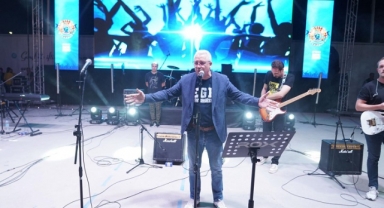 Rektör Budak, The Rocktors ile Sahneye Çıktı