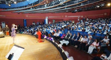 Liseli Gençler Türk Halk Müziği İçin Sahnedeydi