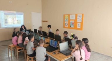 Egeli İletişimcilerden Minik Kalplere Umut Projesi