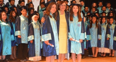 EÜ Eczacılık Fakültesi 2025 Mezunlarını Uğurladı