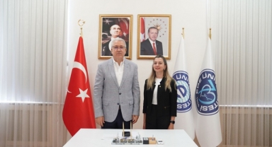 Doç. Dr. Ekici’ye “Yılın Yenilikçi Eczacısı” Ödülü