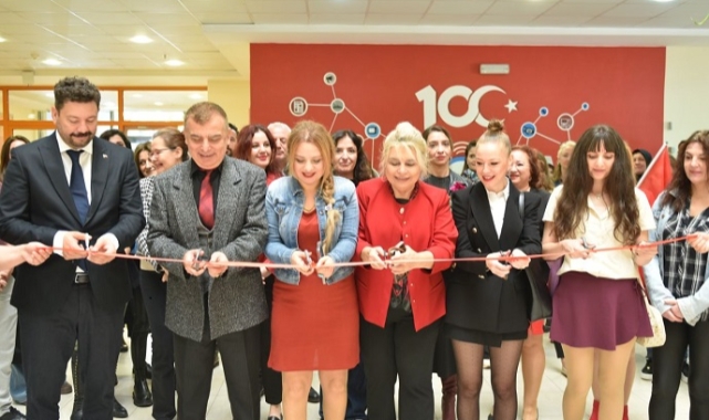 EÜ’de Cumhuriyet Bayramı Sergisi Sanatseverlerle Buluştu