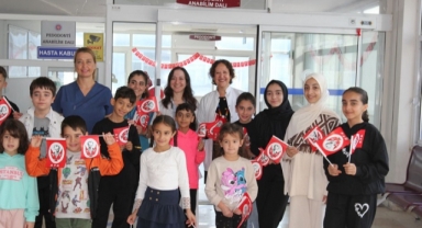 EÜ Diş Hekimliği Fakültesi’nden Miniklerle Cumhuriyet Kutlaması