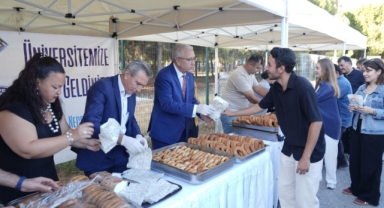 Rektör Budak’tan öğrencilere boyozlu “hoş geldiniz”