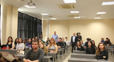 EÜ Öğrencilerine Radyo Programcılığını Anlattı