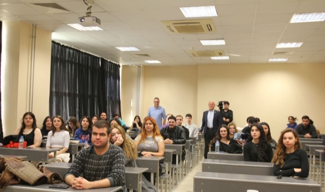 EÜ Öğrencilerine Radyo Programcılığını Anlattı