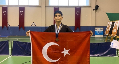 İzmirli Öğrenciden Dünya Arenasında Çifte Bronz