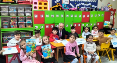 Yazar Ertekin Minik Öğrencilerle İzmir’i Konuştu