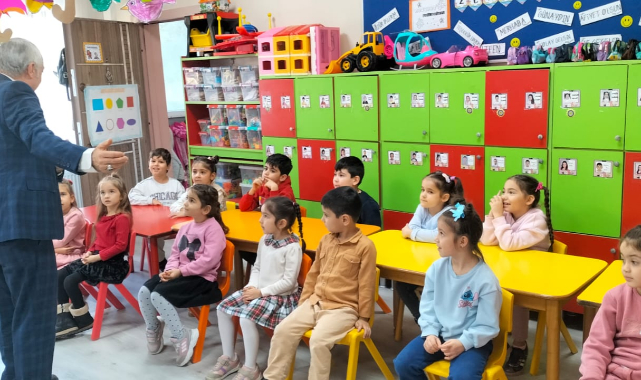 Yazar Ertekin Minik Öğrencilerle İzmir’i Konuştu